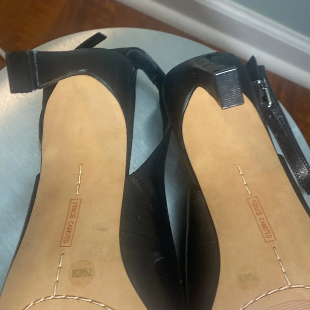 NWOT VINCE CAMUTO BLACK LEATHER SHOES